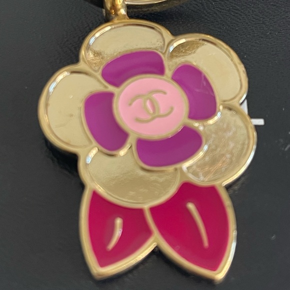CHANEL CC Logo Camellia Gold Tone Key Ring - Picture 3 of 7